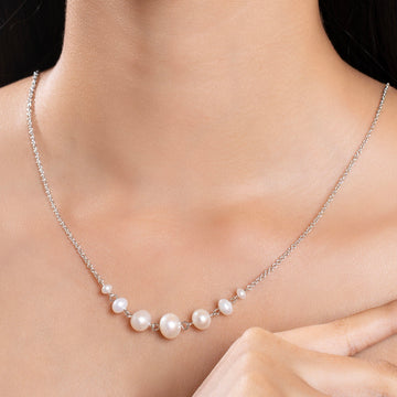 Gentle Smile Pearl Necklace