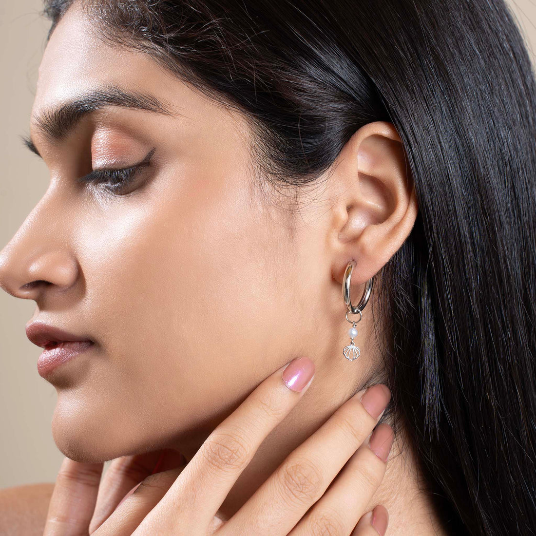 Hanging Shell Pearl Earrings