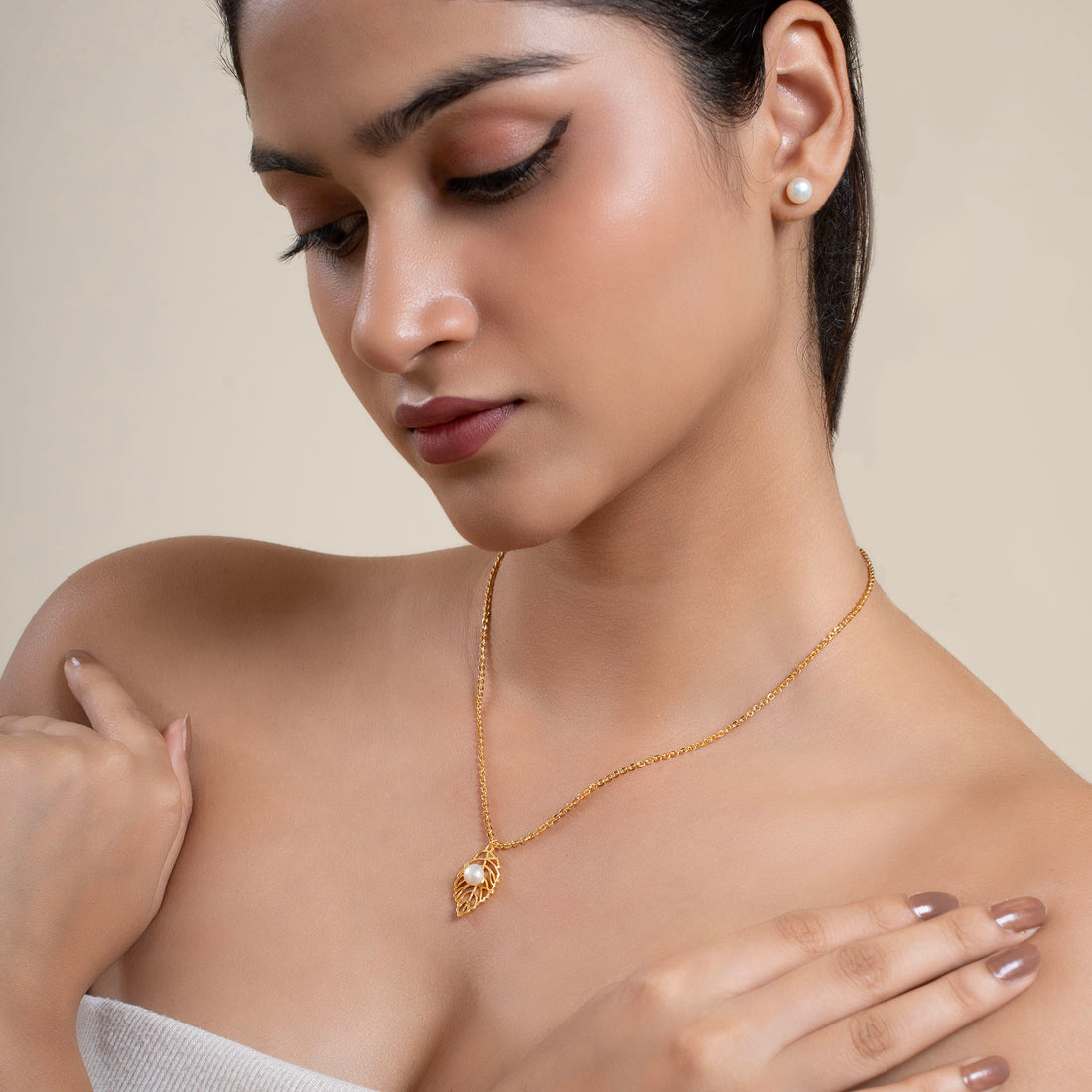 Hollow Leaf Pearl Pendant