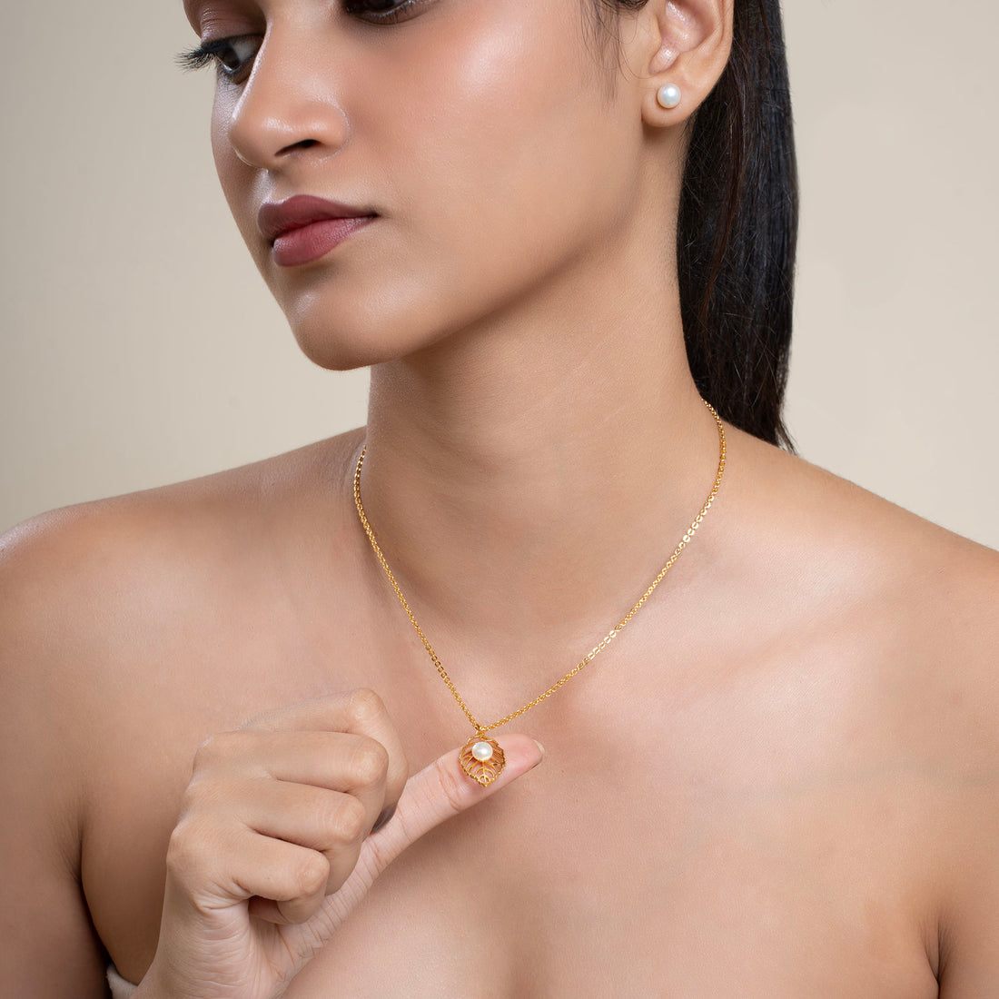 Hollow Leaf Pearl Pendant
