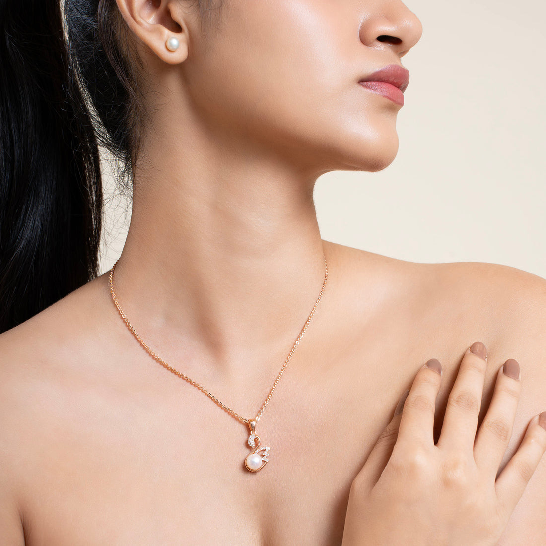 Regal Swan Pearl Pendant