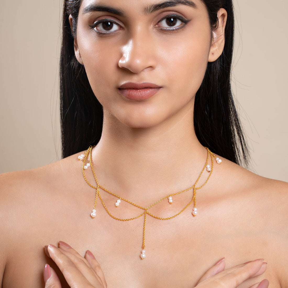 Scattered Pearl Choker