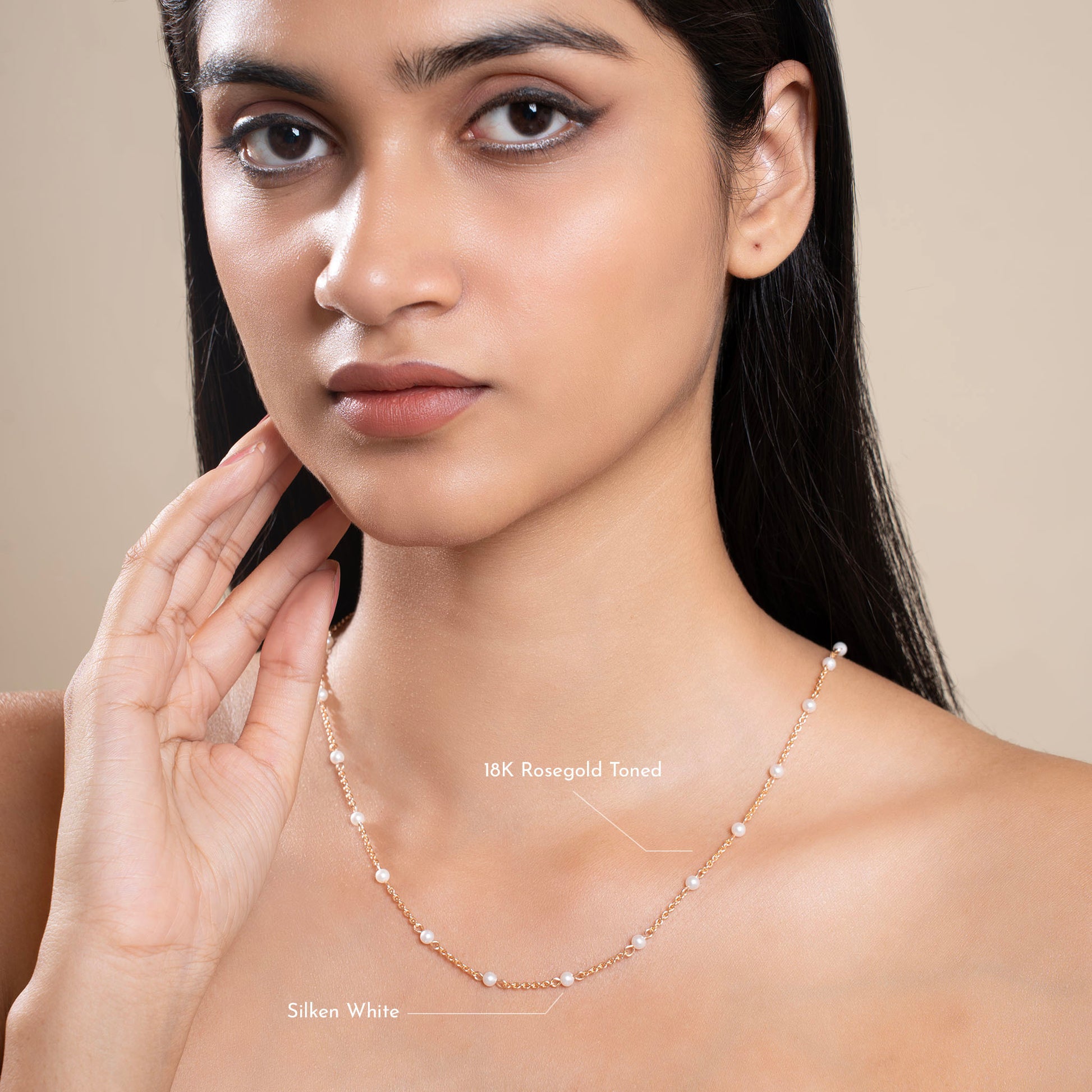 Minimal pearl collar necklace for everyday wear