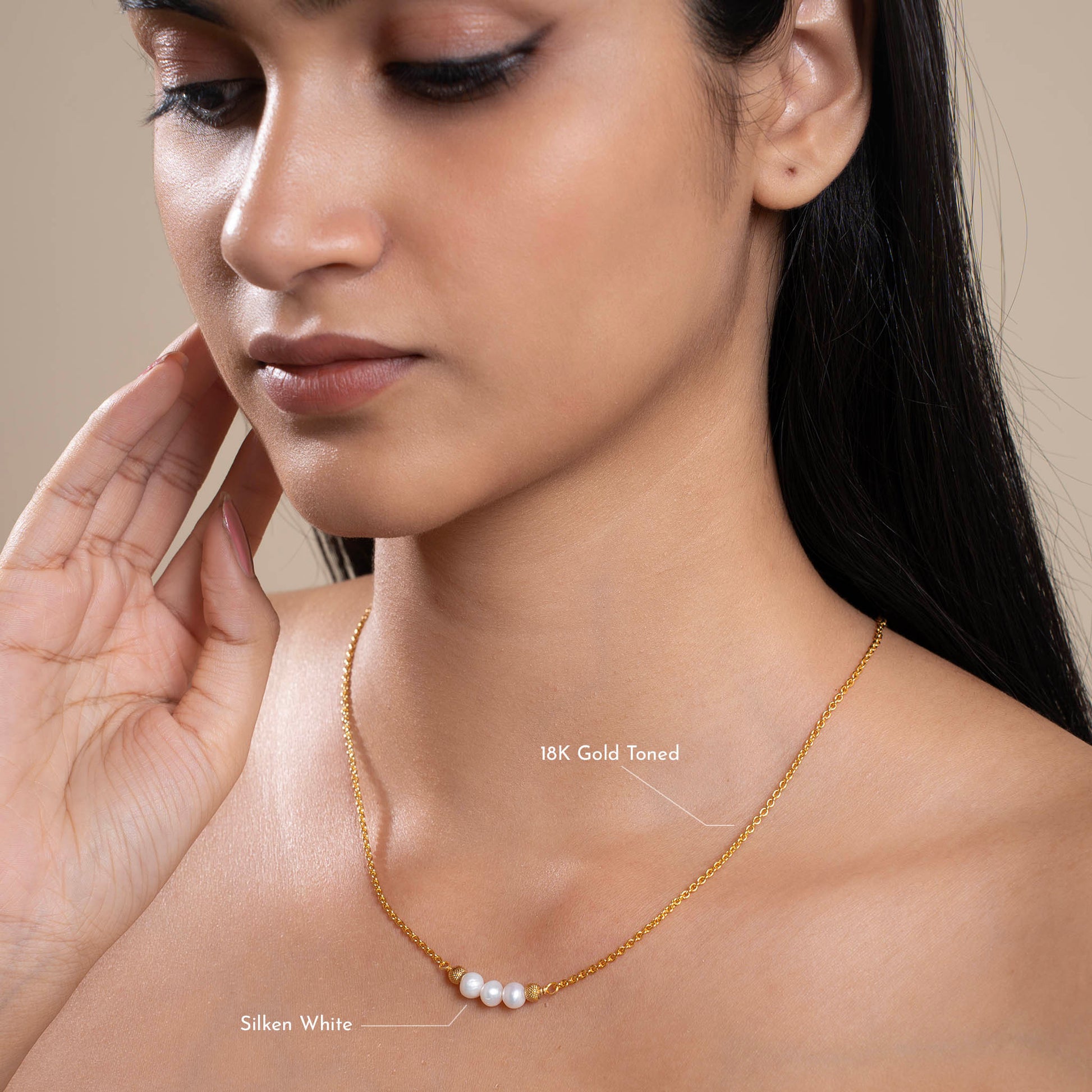 Modern pearl necklace in 925 sterling silver