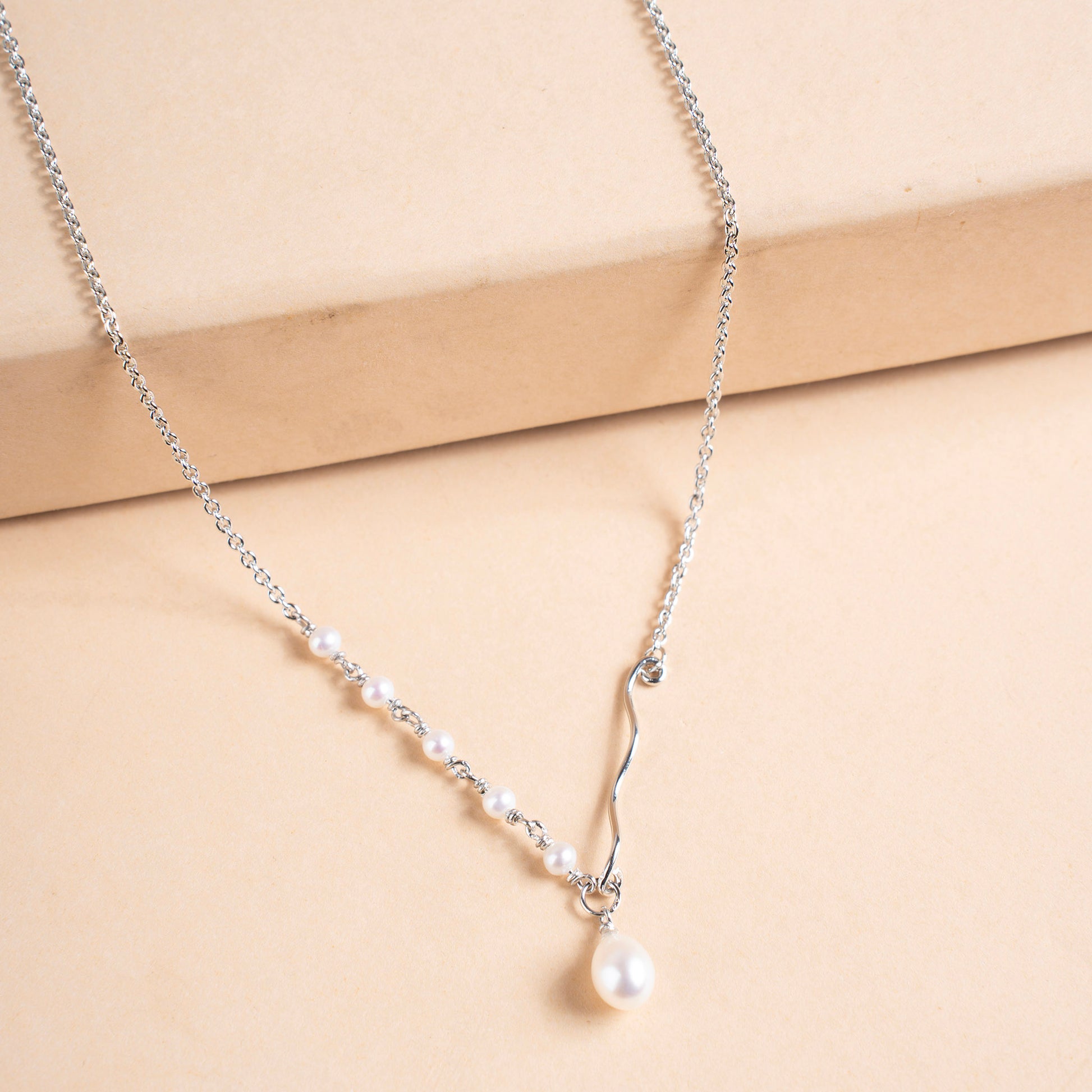 Elegant pearl necklace for women stylish modern design
