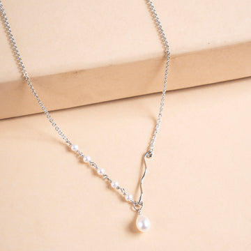 Elegant pearl necklace for women stylish modern design