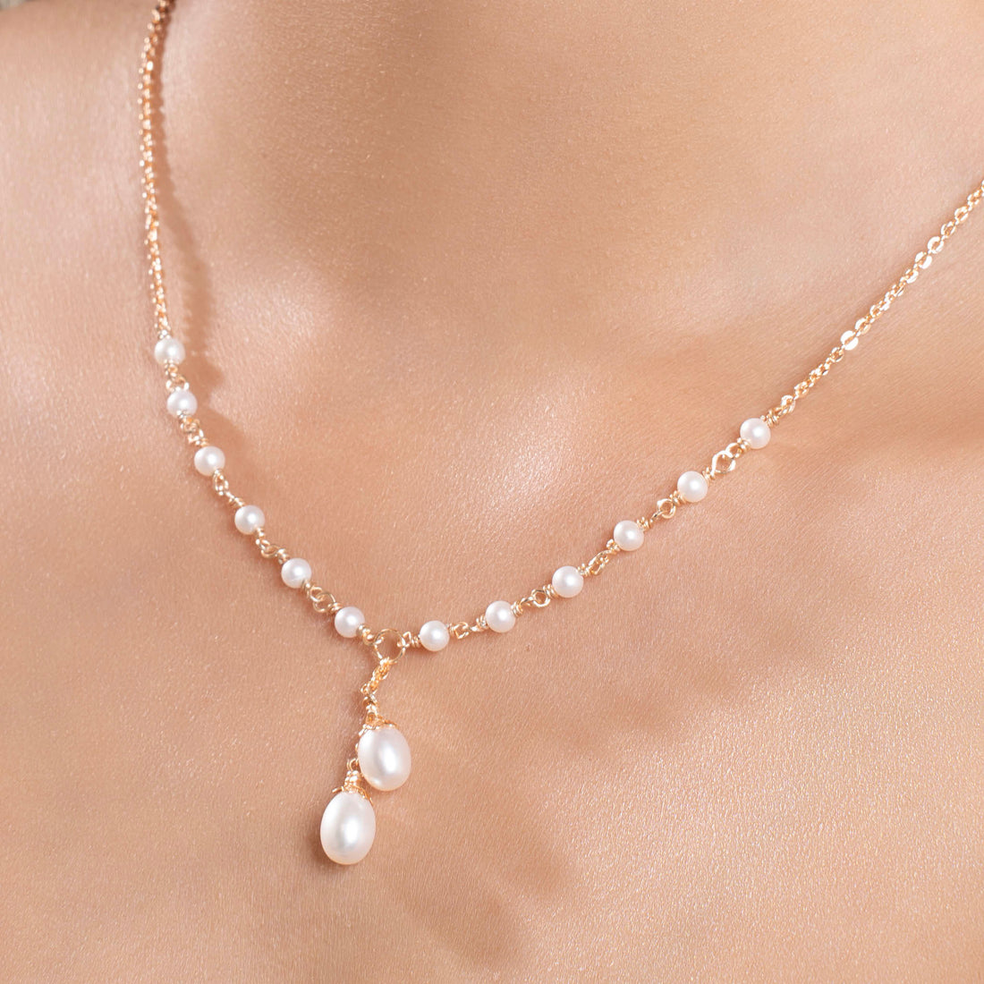 Women whispering twin pearl necklace silver close view with tiny pearl detailing
